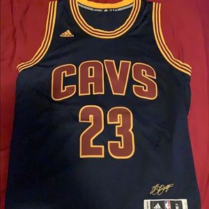 LeBron James jersey men’s medium